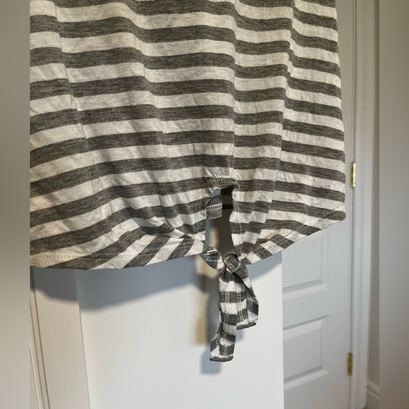 Front Knot Striped Tank Top - Picture 3 of 4